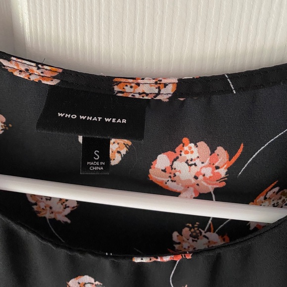 2/$20: Sleeveless Blouse with Coral Flowers - Picture 3 of 5